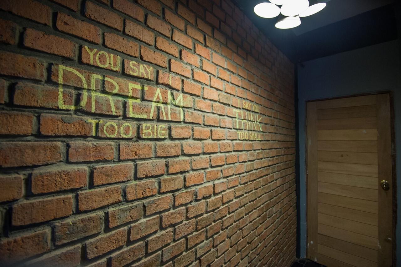 The Sleepless Boutique Hostel Μπανγκόκ Εξωτερικό φωτογραφία